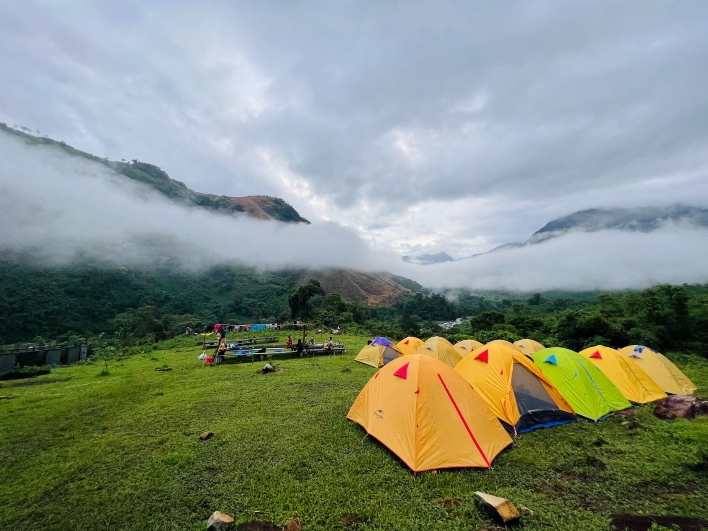 Bãi cắm trại trong tour Tà Giang